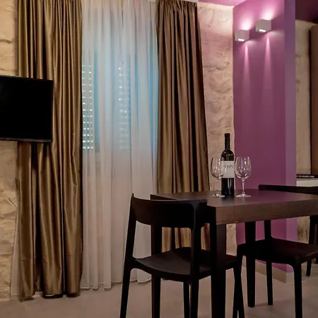 Apartment Annie's Stone Studio & Split