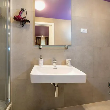 Annie's Stone Studio & Apartment *